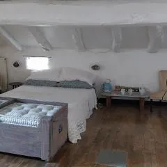 eremo artistico con hot tub idromassaggio e sala giochi