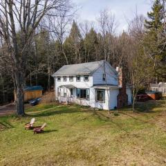1894 Catskills Farmhouse Retreat
