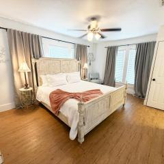 1 BR 1BA Downtown Riverwalk Golf Zoo and Pearl