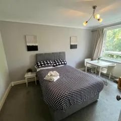 Modern 2BR Flat - 1 min to East Croydon - 15 mins to London