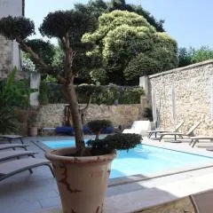 LA MAISON DE LIVIA, Gîte, chambres et table d'hôtes, entre Uzès et Nîmes