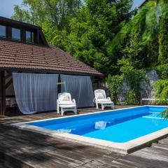 Villa Art Vita - Private Pool, Sauna & River Access