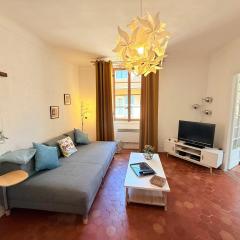 Typical Niçois apartment in the heart of old town