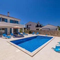 Holiday house DAN with private pool