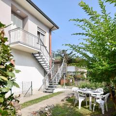 Beautiful Apartment In Piano Di Mommio