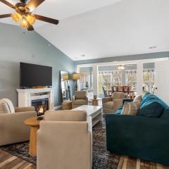 Eagle's Nest at The Club- Chic 2BR Golf View Condo