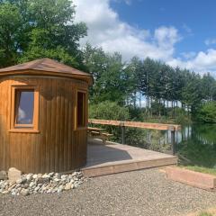 La Feuille - Cabane isolée avec vue sur étang, terrasse privée & pêche