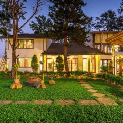 Grandeur Villa by StayJade Huge Garden 5BHK