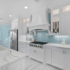 Near Beach Large Home Sleeps 22 BBQ Soaking Tub