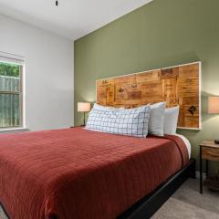 Hill Country Vine Haus - Easy access to wine route