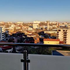 GoldenView Downtown Apartment near Palas Mall