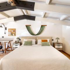 Suede Loft Retreat, Charm, Relax Private Parking