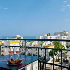 Penthouse near city center and beach with Pool