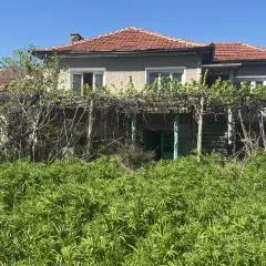 Pazardzhik Shelter House 3 Empty Rooms, No Electric, No Water, No WC, Free Car Parking, Glavinitsa Self Check-in