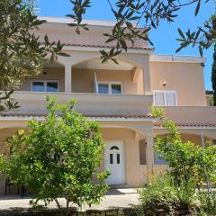 Apartments with parking space Lopar, Rab - 24597