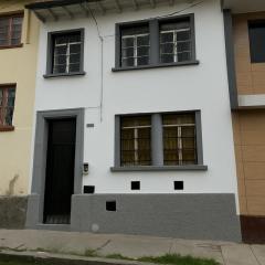 Habitación cómoda en Quito