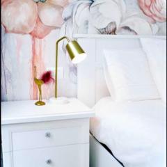 Lora rose suite ,free parking, self check in,2