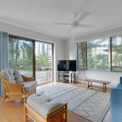 Stylish 2BR in Central Gold Coast Walk to Beach