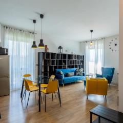 Large apartment with private balcony and workspace