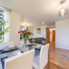 LuxuryStayLong-Sleeps6-FreeParking-FreeGym-Terrace