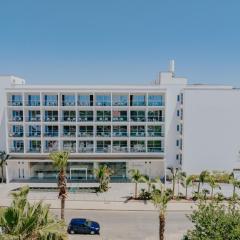 Seasons Hotel (Adults Only)