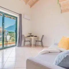 Brezza del lario Monolocale con soppalco by Varenna Holidays
