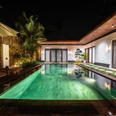 Luxury Villa Living - Big Pool, Beautiful Interiors, Best Location