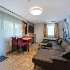 ELLIS Apartment