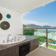 Private sea view apartment with jacuzzi at Baycliff