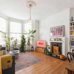 GuestReady - Serene Garden Flat near London Parks