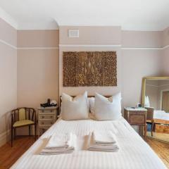 GuestReady - Serene Garden Flat near London Parks