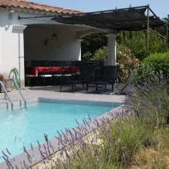 charming family house with pool located at L'isle sur la sorgue - sleeps 8