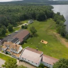 Lake Shore Farm Inn
