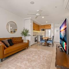 Stylish Apartment with Rooftop BBQ & Spa Access