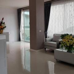 Crystal Place Prathai