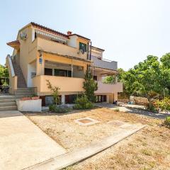 Stunning Apartment In Potocnica