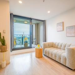Modern 2 Bedroom Apartment with City Convenience