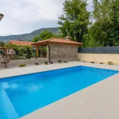 2 Bedroom Awesome Apartment In Tribalj