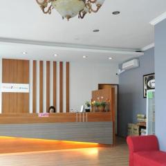 Place2Stay @ RH Plaza Hotel