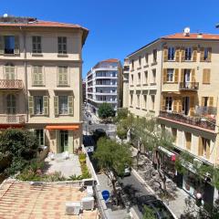 1 bedroom flat in the best street Nice