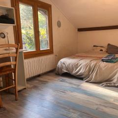 Chambre Cosy , sub et wc privatif , chez l'habitant avec piscine