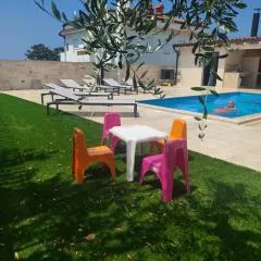 Villa FARO - new house, near beaches, heated pool, playroom, bbq, Salvore - Istria