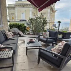 Superior Seaview Apartment