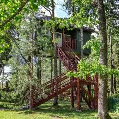 Baba Yaga Treehouse