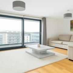 Idyllic 2 Bed Flat with Balcony in Canada Water