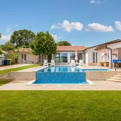Villa MileManda for 8 people near Pula with children playground only 300 meters from the beach
