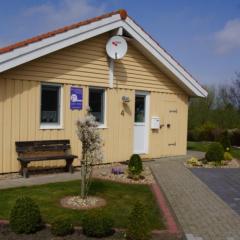 4 Personen Ferienhaus mit privatem Bootsteg, direkter Seelage, Kanu und Sauna in Otterndorf