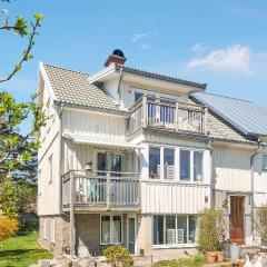 Awesome Apartment In Bohus-Malmön