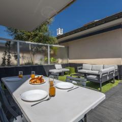 LB Vacation Rentals I A Quiet Place with Terrace in the Heart of Cannes