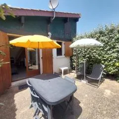 Biscarrosse-plage jolie maisonnette avec terrasse privative - 200m de la plage
